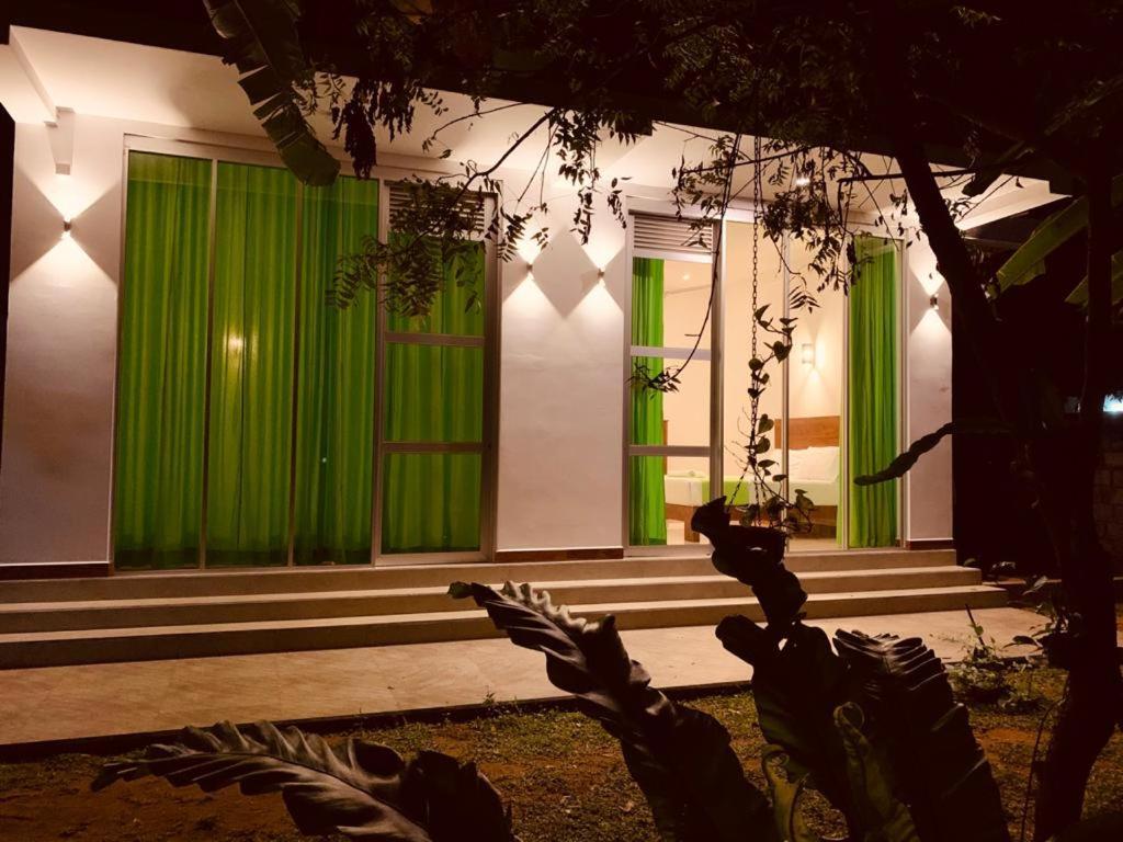 Elegant Lake House Tissamaharama Bagian luar foto